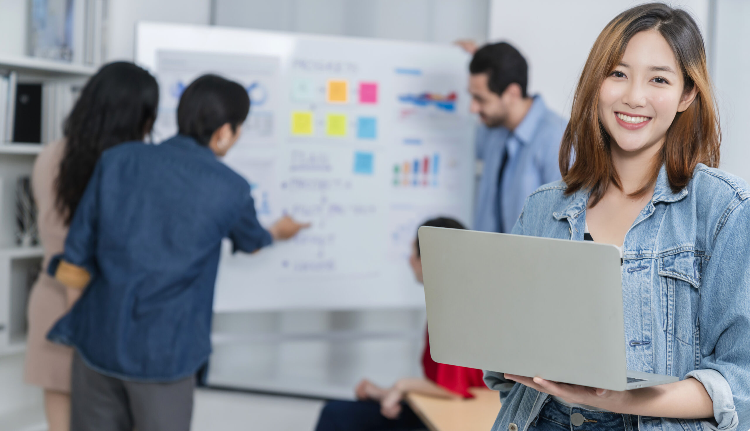 smart-asian-startup-small-entrepreneur-standing-confident-portrait-with-friends-partner-casual-meeting-brainstorm-with-white-board-business-financce-paper-chart-anslysis-office-background